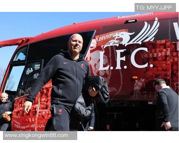 曼联客战利物浦将首次穿白色客场球衣引发球迷热议