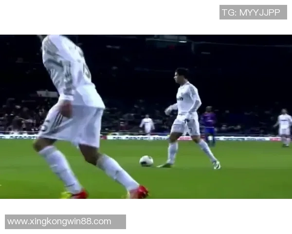 内托禁区内摔倒未获判罚C罗射门稍稍偏出引发争议