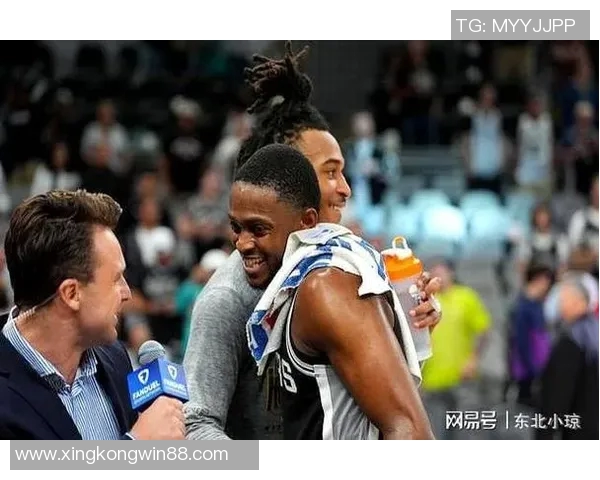 张佳玮解析马刺战术文班拿防守篮板后迅速推进全队快攻策略