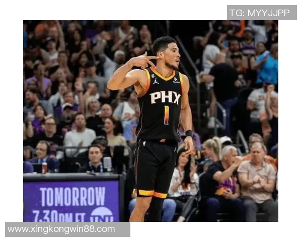 布克全能表现助球队取胜23投10中斩获31分8助攻三分球命中率高达66 布克全能表现助球队取胜23投10中斩获31分8助攻三分球命中率高达66